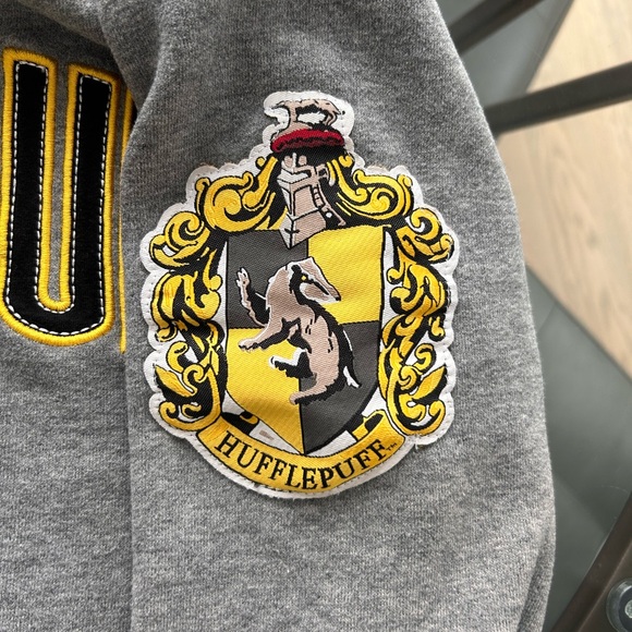 Hufflepuff sweater XS - Picture 2 of 4